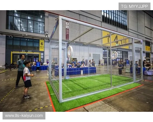 湖北航空模型锦标赛设置无人机足球项目,500余名选手参赛 湖北航空模型锦标赛设置无人机足球项目,500余名选手参赛