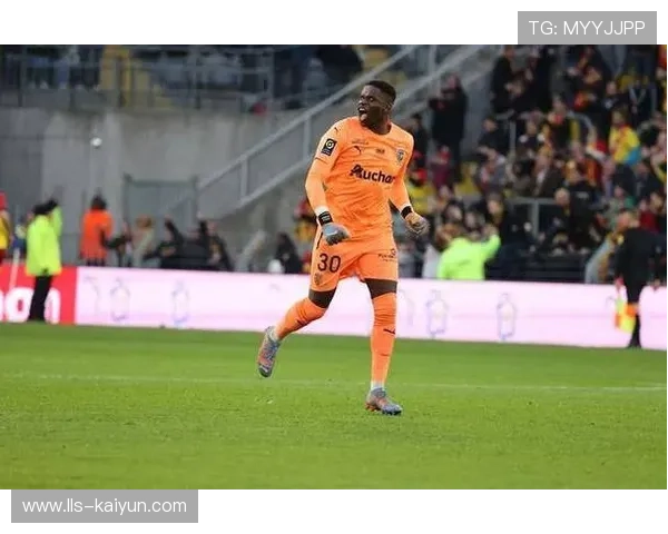 雷恩门将桑巴与前主帅争执,缺席关键战役影响防线 雷恩门将桑巴与前主帅争执,缺席关键战役影响防线